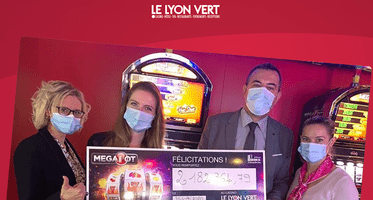 Jackpot pour une joueuse qui devient millionnaire au Megapot au Casino Lyon Vert